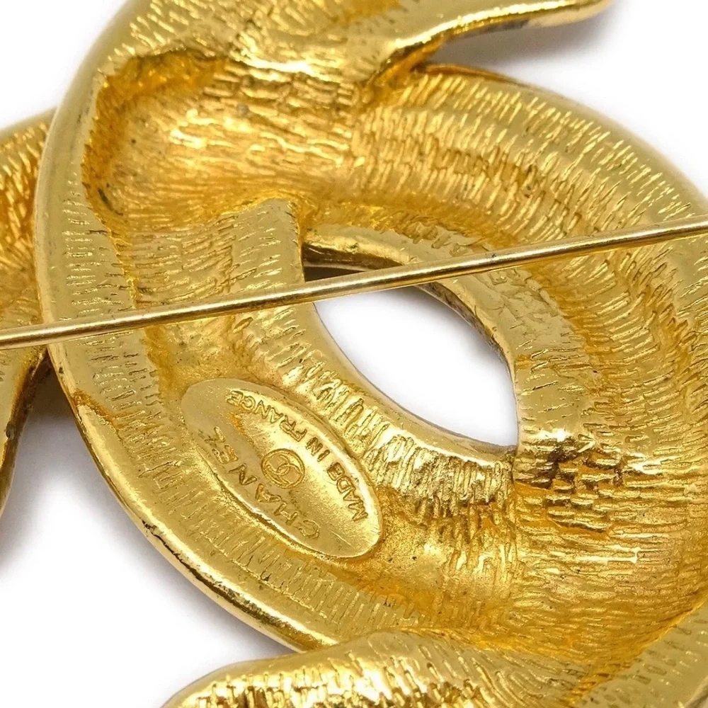 CHANEL CC Logo Quilted Matelasse Brooch Gold Auth w/Box CC Quilted Brooch